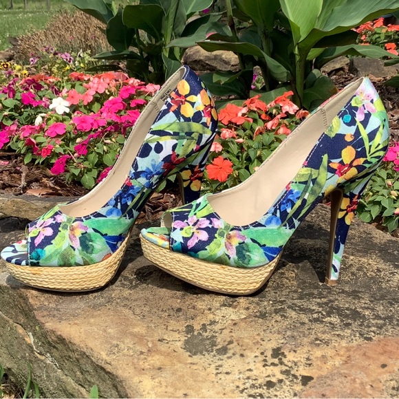Apt 9 Floral Platform Heels - Size 6 - Picture 5 of 9